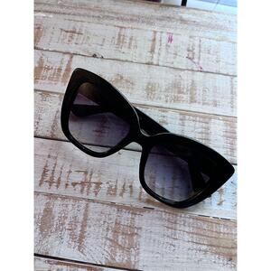DIFF Eyewear 
Sunglasses Womens Black Cat Eye Polarized